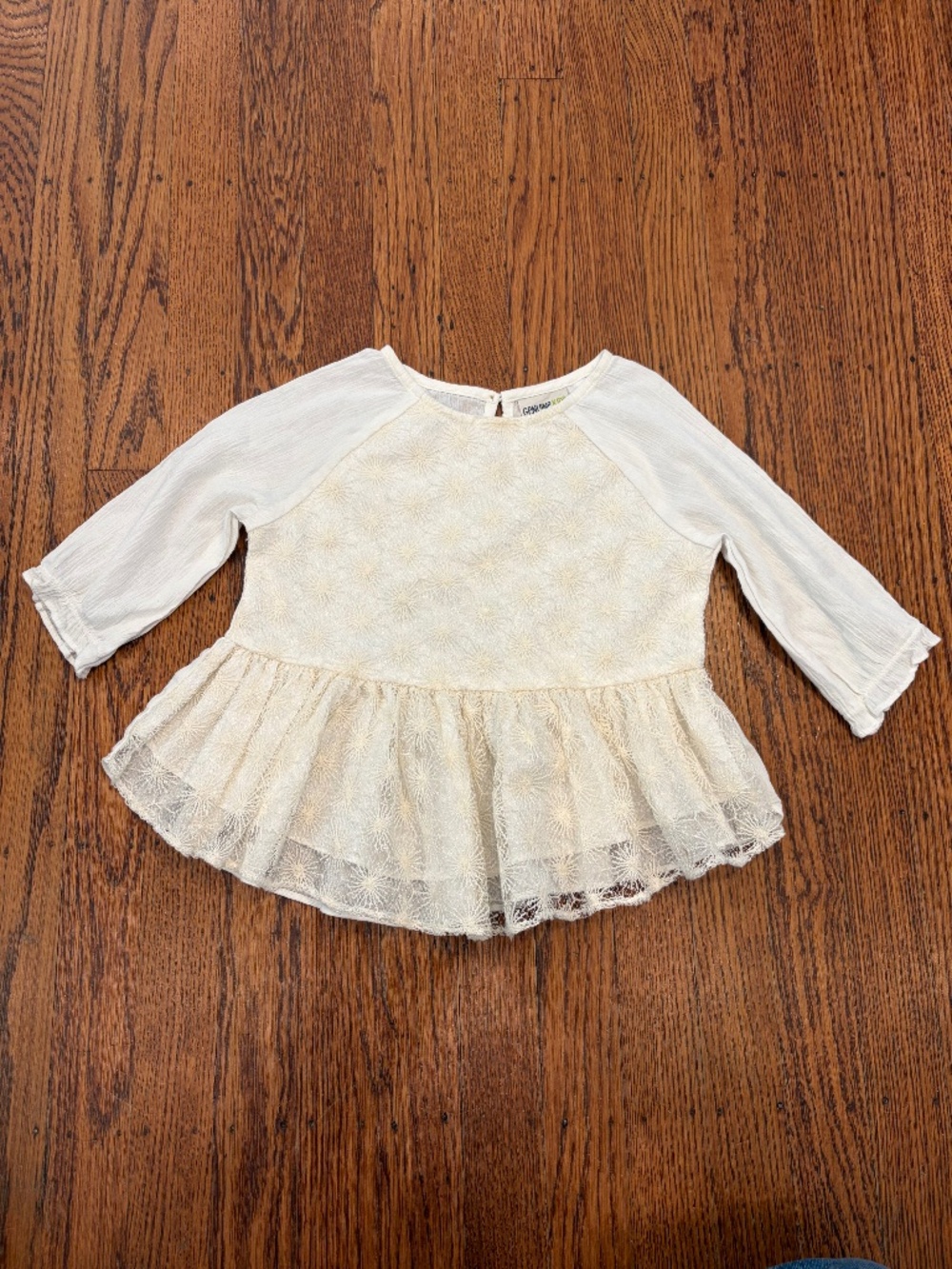🤍 OshKosh B’gosh‎ Gauzy Peplum Tee – White/Cream Lace (5T) 🤍